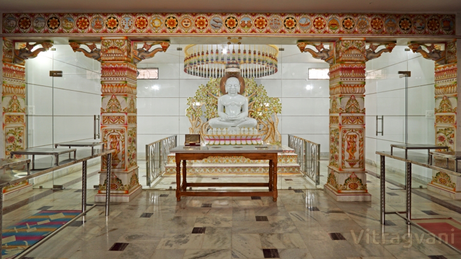 Shree 1008 Shantinath Digambar Jain Mandir, Makroniya